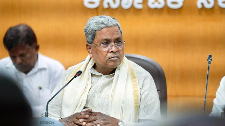 https://salarnews.in/public/uploads/images/newsimages/maannewsimage13102025_151146_Siddu on cabinet reshuffle.png